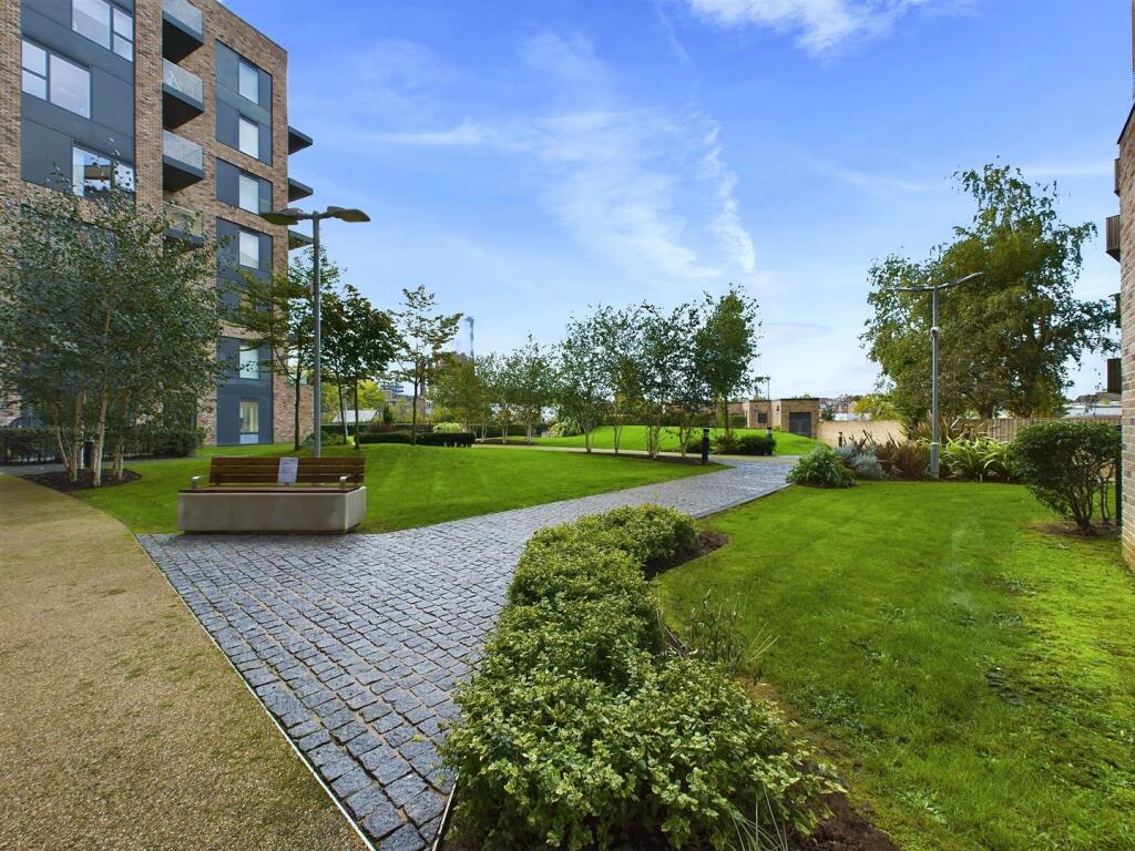 Additional image 10 of Cherry Orchard Road, Croydon