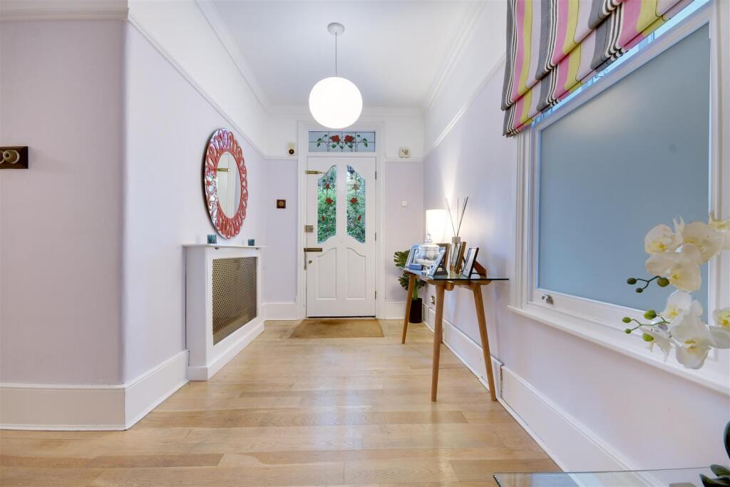 Additional image 17 of Hillwood Grove, Hutton Mount, Brentwood