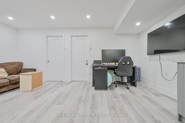 Additional image 31 of 13 Banner Elk St