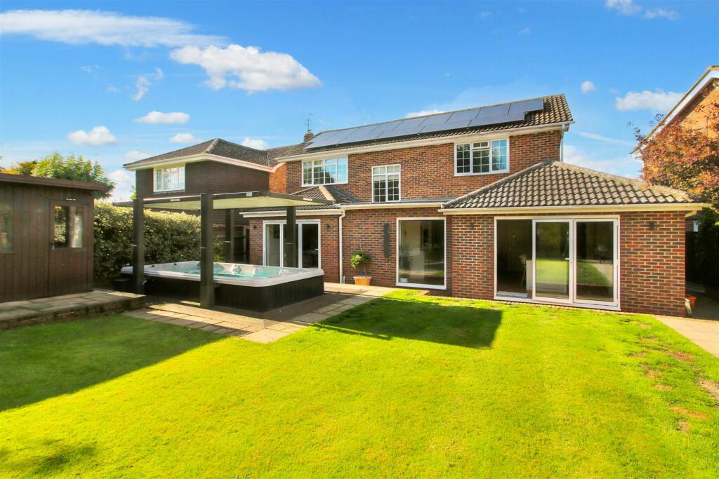 Additional image 4 of Courtlands, Billericay