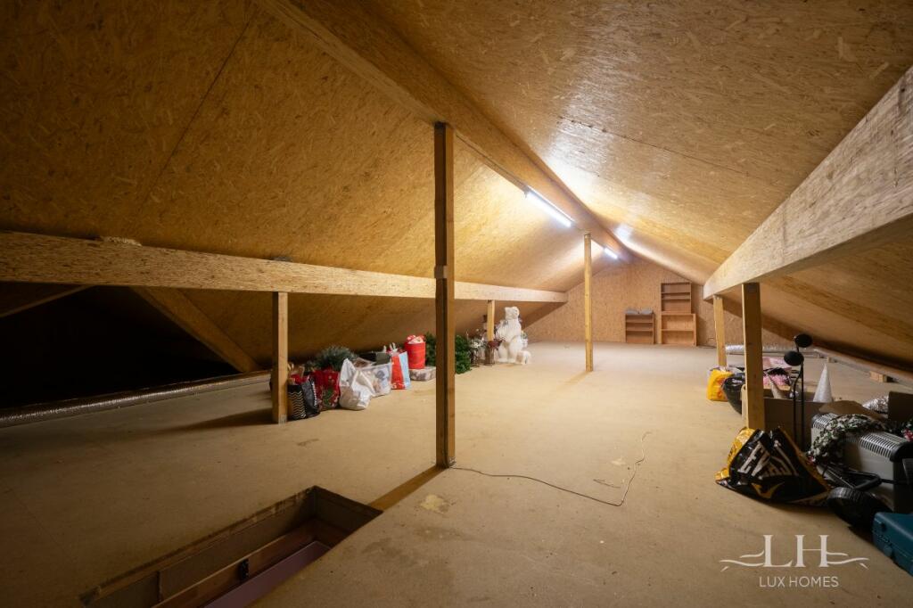 Additional image 40 of Coxtie Green Road, Brentwood