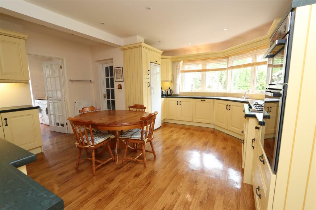 Additional image 7 of Roundwood Grove, Hutton Mount, Brentwood