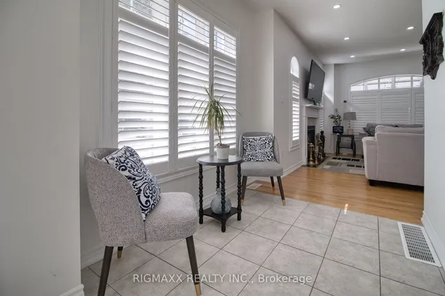 Additional image 4 of 53 Lola Cres