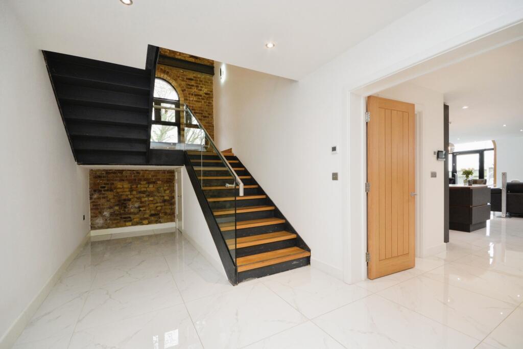 Additional image 7 of Great Warley Street, Brentwood, CM13