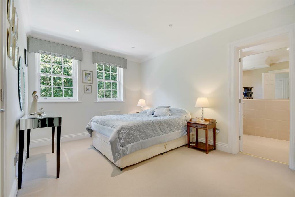 Additional image 27 of Thorndon Approach, Herongate, Brentwood