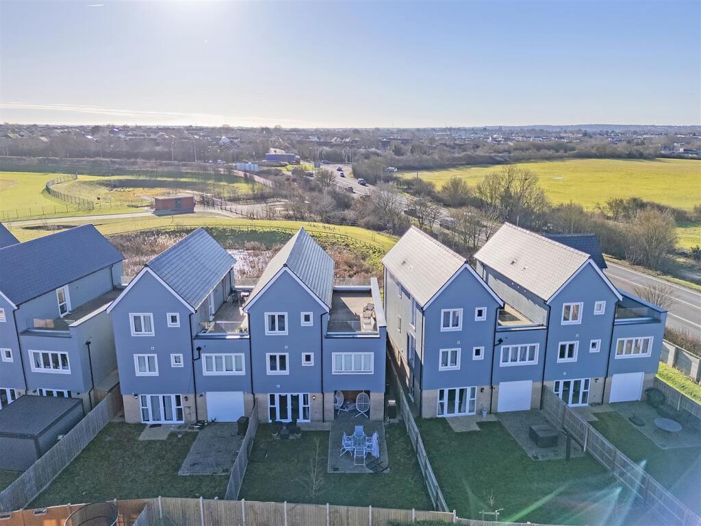 Additional image 3 of Grantham Drive, Chelmsford