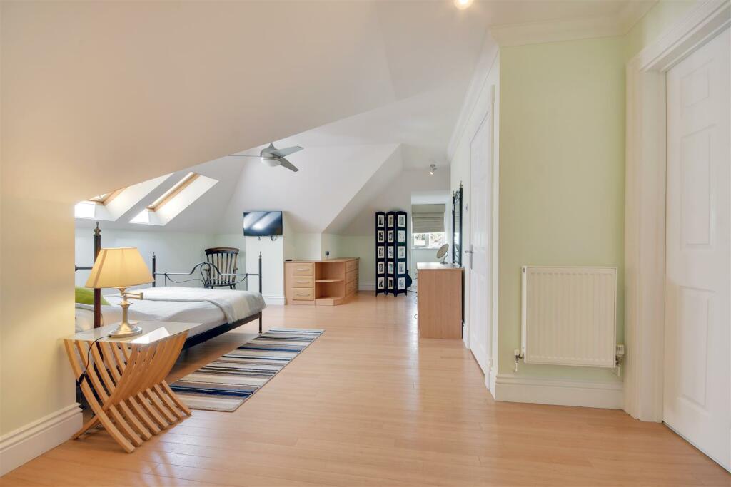 Additional image 33 of Thorndon Approach, Herongate, Brentwood