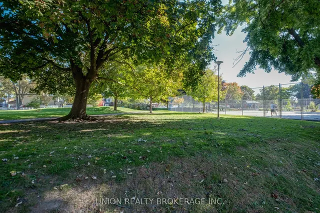 Additional image 35 of 47 Woodfield Rd