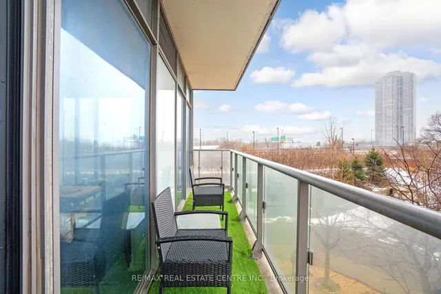 Additional image 39 of 105 The Queensway Ave Unit 303