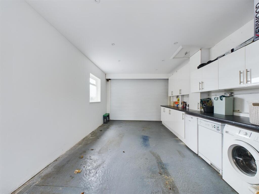 Additional image 22 of Alexander Road, Coulsdon