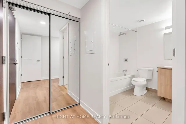 Additional image 23 of 501 Yonge St Unit 1212