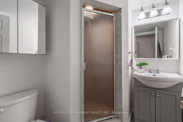 Additional image 29 of 83 Robert Hicks Dr