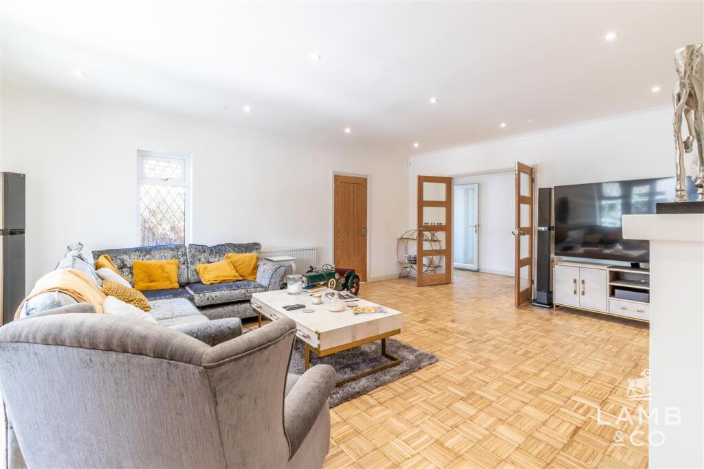 Additional image 9 of Seafront Position, Walton On The Naze