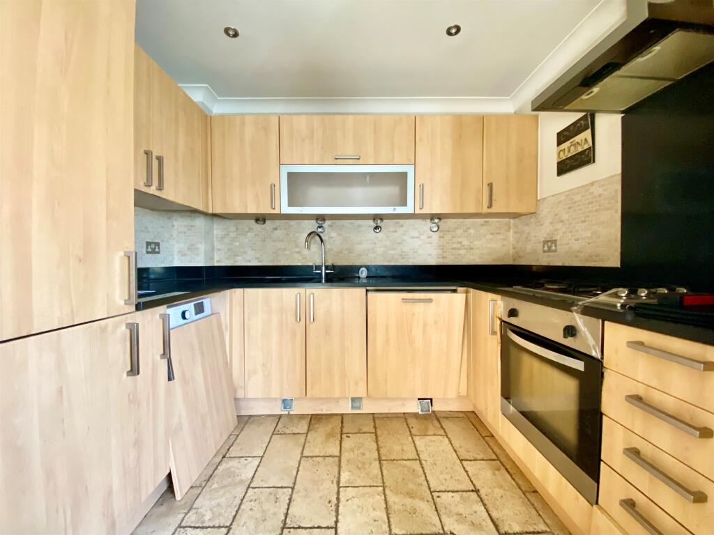 Additional image 3 of Walter Mead Close, Ongar