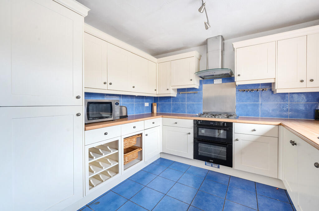 Additional image 10 of Hyrstdene, South Croydon