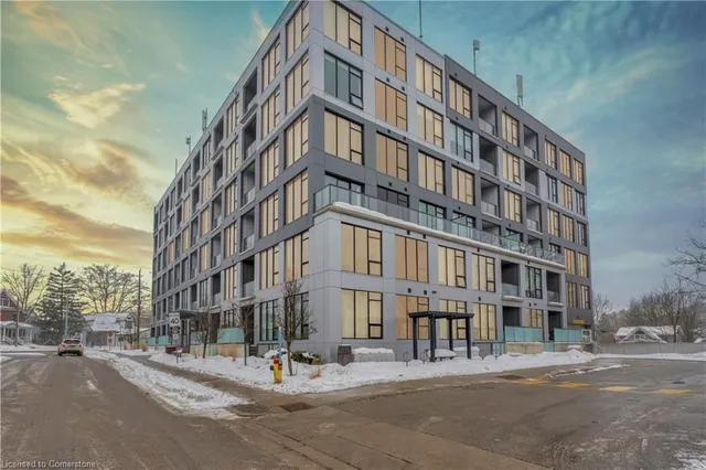 690 King St Unit 203