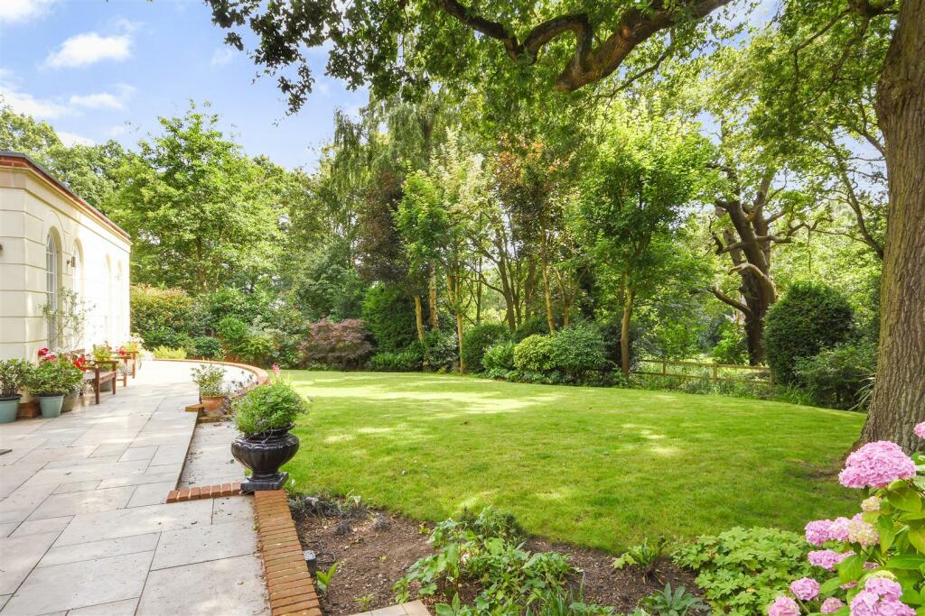 Additional image 36 of Thorndon Approach, Herongate, Brentwood