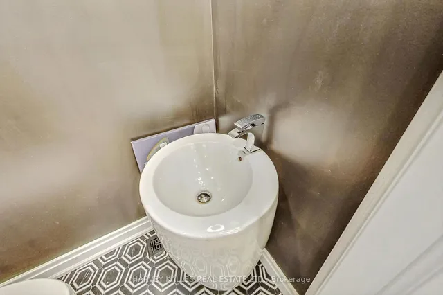 Additional image 10 of 258 Spadina Rd