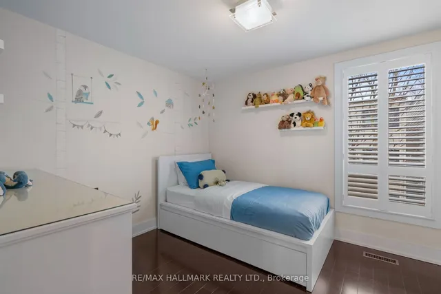 Additional image 16 of 1000 Dundas St Unit 9