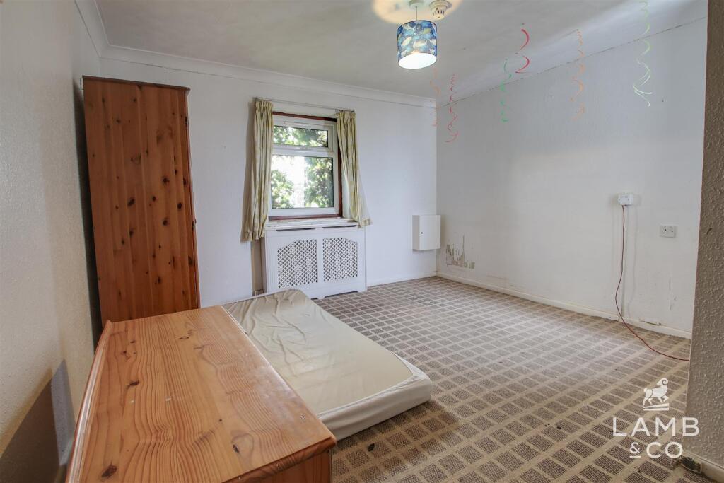 Additional image 20 of Cliff Parade, Walton On The Naze