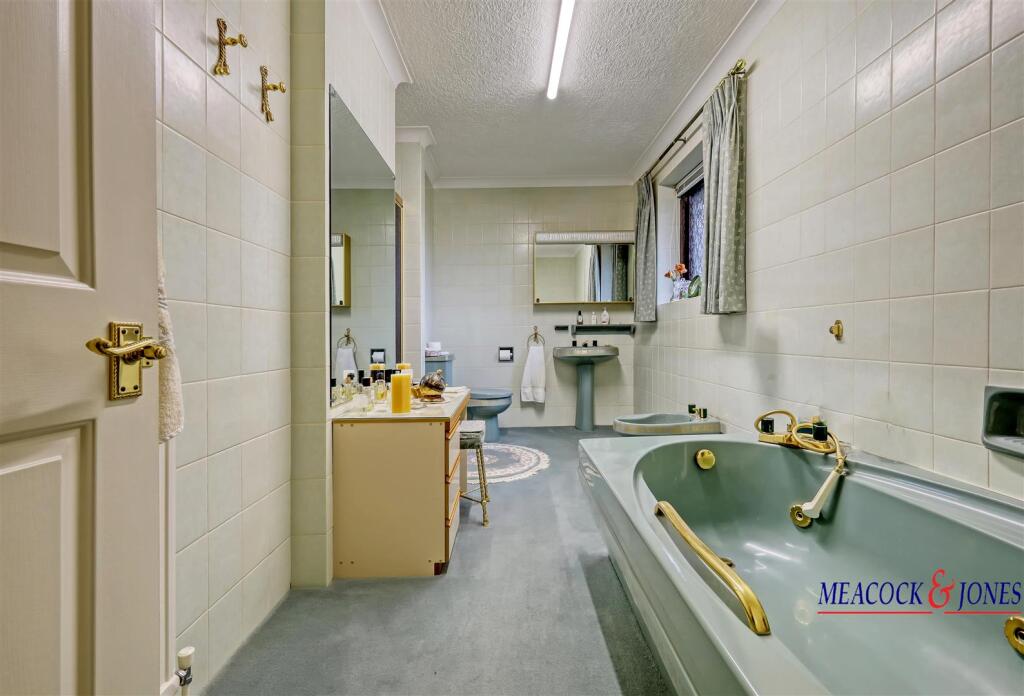 Additional image 26 of Roundwood Avenue, Hutton Mount, Brentwood