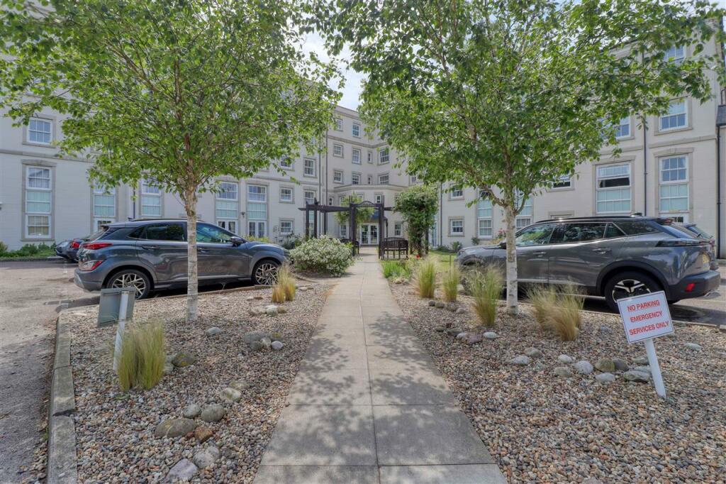 Additional image 4 of Imperial Court, Marine Parade West, Clacton on Sea