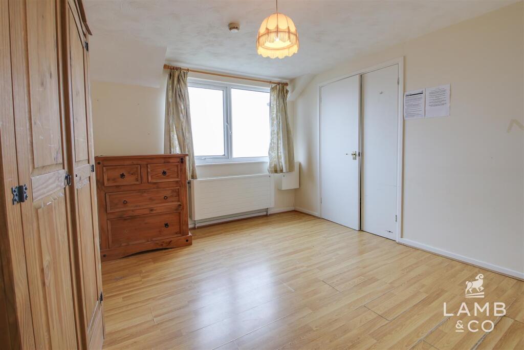 Additional image 28 of Cliff Parade, Walton On The Naze