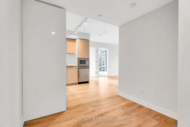 Additional image 6 of 501 Yonge St Unit 1212