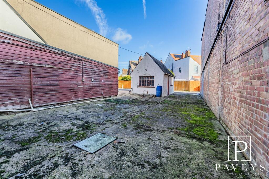 Additional image 21 of Connaught Avenue, Frinton-On-Sea