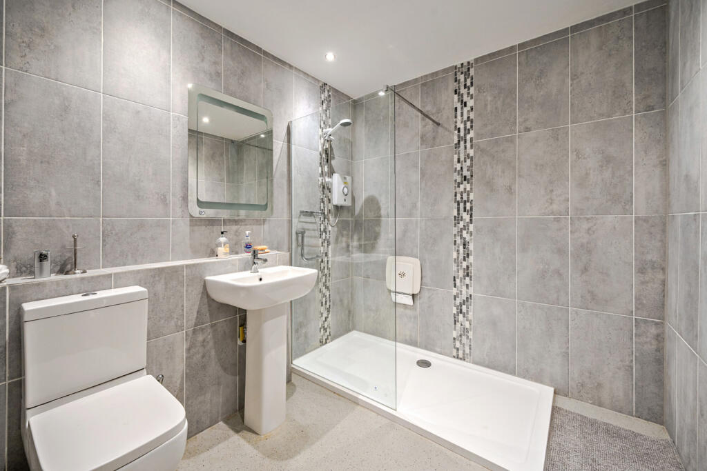 Additional image 15 of Devonshire Way, Croydon