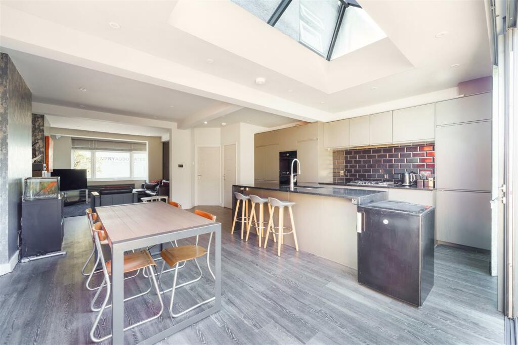 Additional image 5 of Thirsk Road, Mitcham