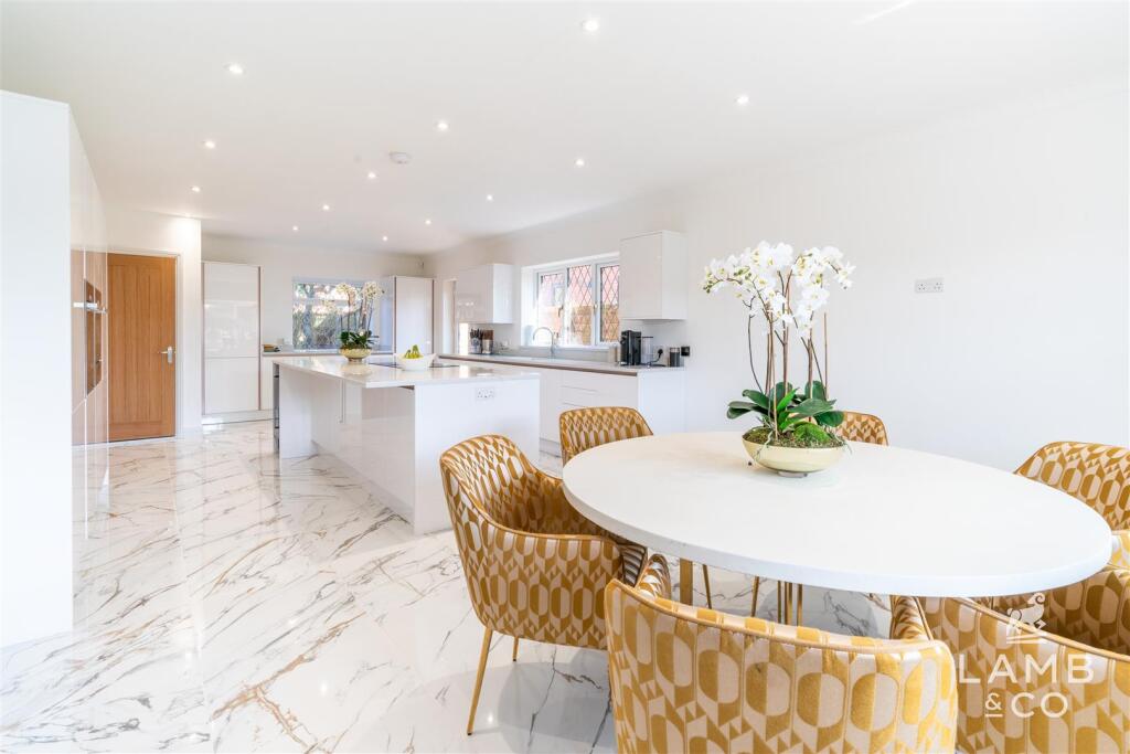 Additional image 13 of Seafront Position, Walton On The Naze