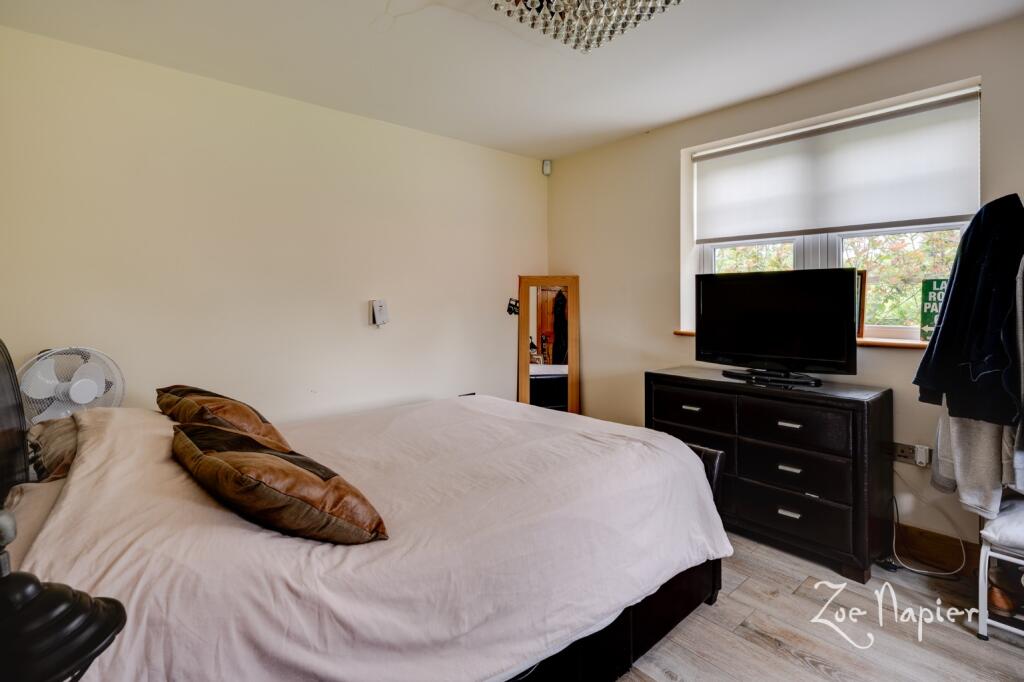 Additional image 17 of Moreton