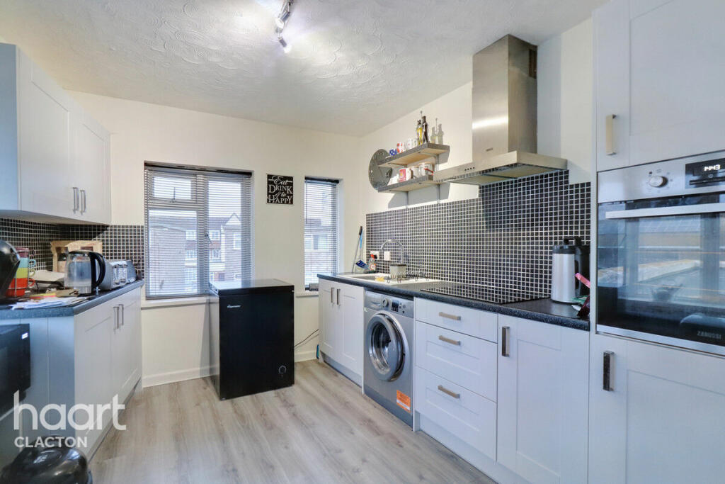 Additional image 9 of Marine Parade East, Clacton-On-Sea