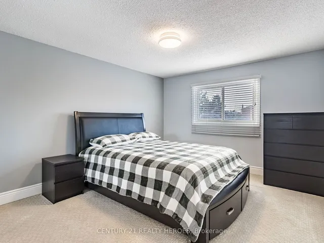 Additional image 24 of 34 Niagara Pl