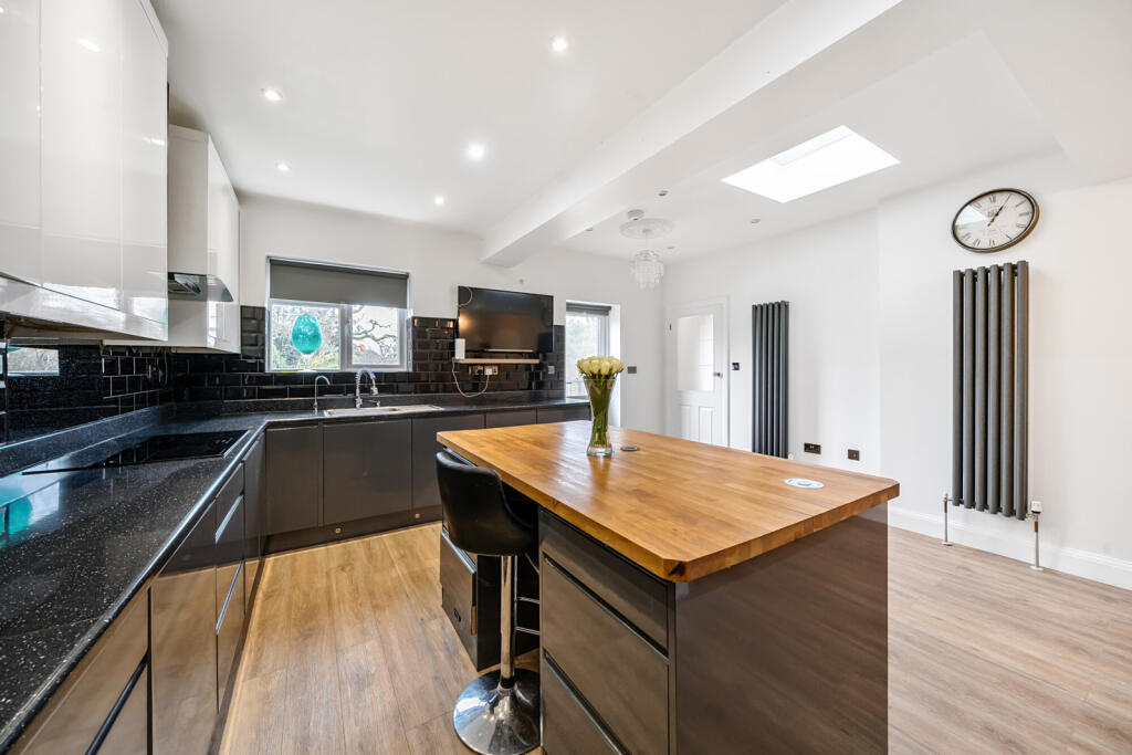 Additional image 3 of Ridgemount Avenue, Croydon