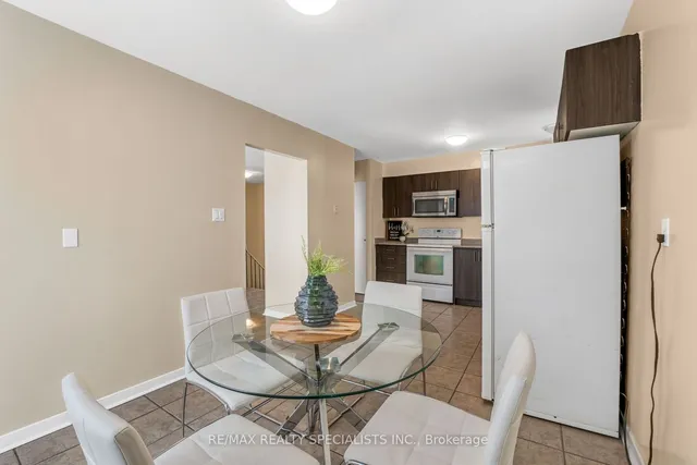 Additional image 36 of 198 Folkstone Cres