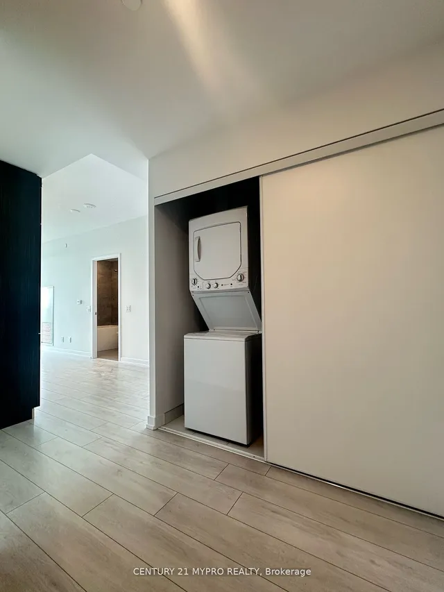 Additional image 6 of 500 Dupont St Unit 607