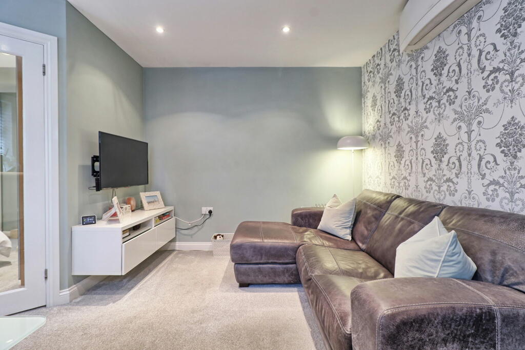 Additional image 5 of High Street, Maldon, CM9 5BU