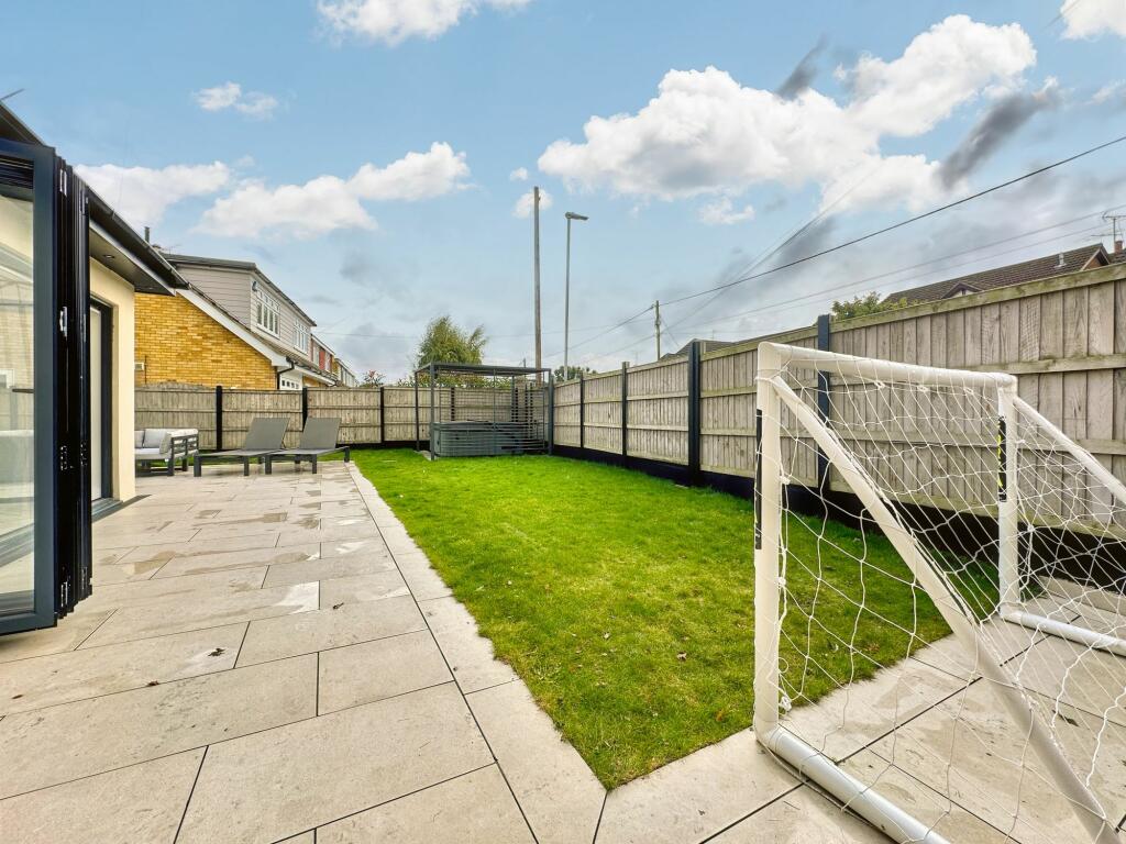 Additional image 21 of Wiggins Lane, Billericay, CM12