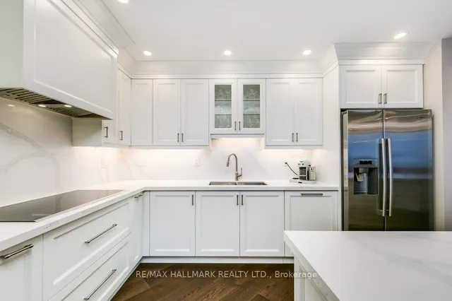 Additional image 10 of 500 Avenue Rd Unit 906