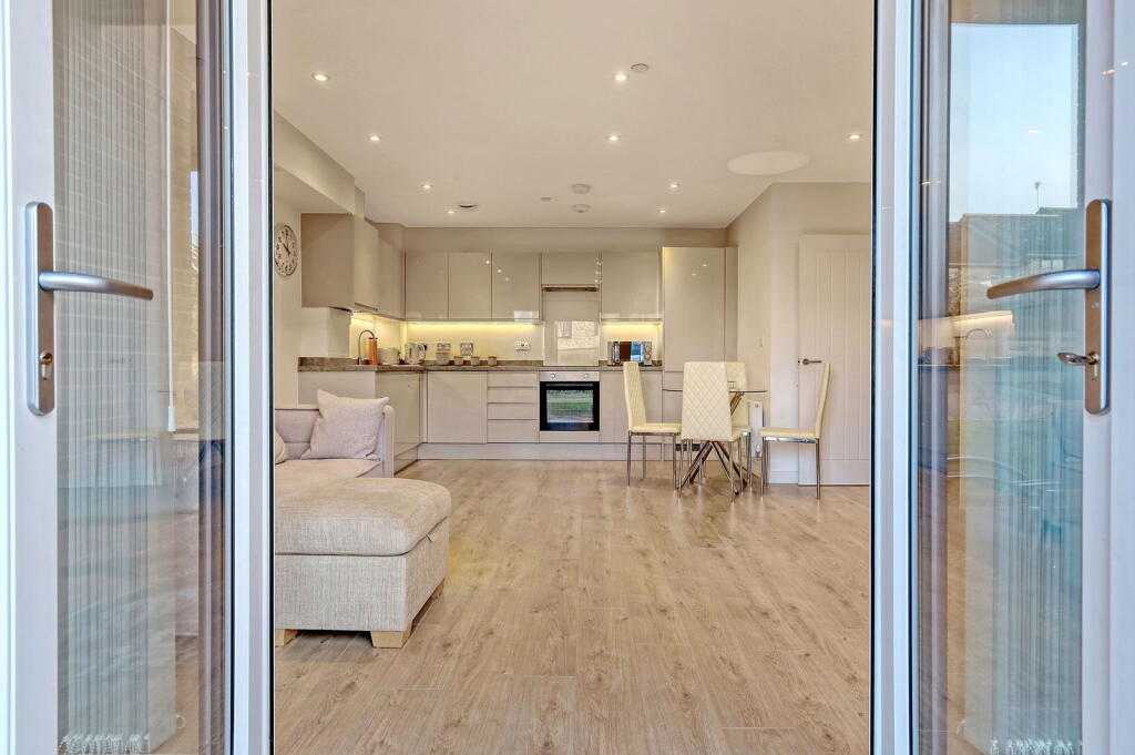 Additional image 12 of Goldington Crescent, Billericay, CM12