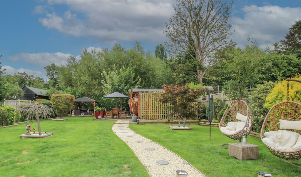 Additional image 8 of Honeypot Lane, Brentwood