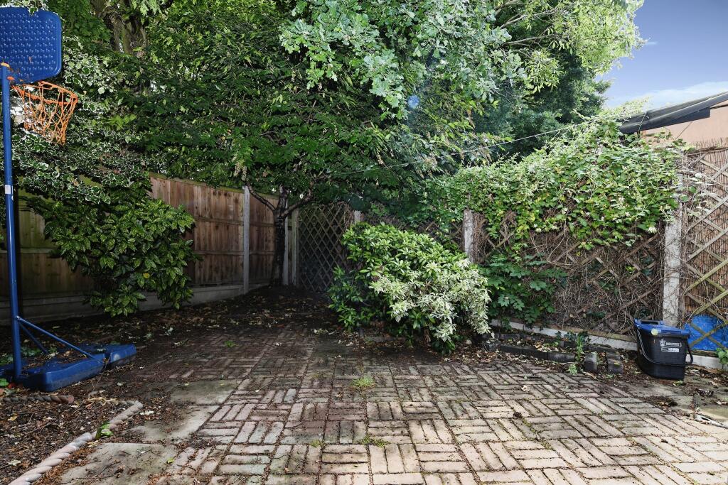 Additional image 12 of Wistaria Close, Pilgrims Hatch, Brentwood, Essex, CM15