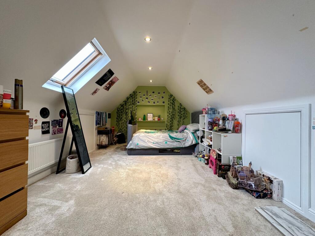 Additional image 27 of Oak Avenue, Crays Hill, CM11