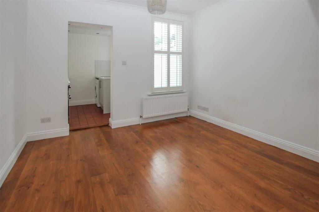 Additional image 6 of North Road Avenue, Brentwood