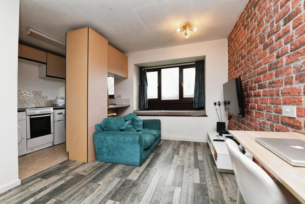 Additional image 4 of Henniker Gate, Chelmsford, Essex, CM2