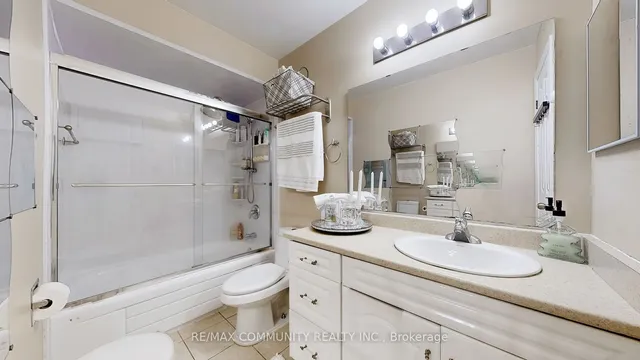 Additional image 25 of 27 Granada Cres