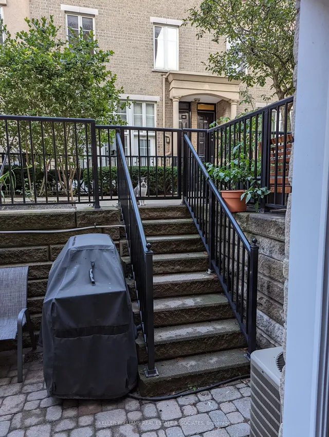 Additional image 20 of 34 Western Battery Rd Unit 421