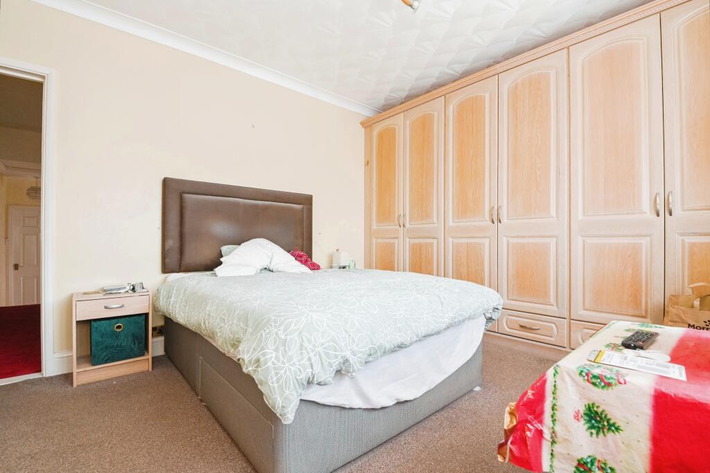 Additional image 10 of Ferndale Road, Harwich, Essex, CO12